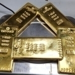 Two individuals from Uzbekistan were apprehended at Delhi airport with 5 kilograms of gold