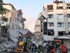 Украина Луганскдаги коллежга зарба берди. Қурбонлар бор