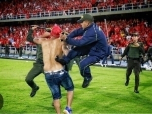 Колумбия кубоги финалидаги жанжалда 59 киши жароҳатланди (видео)