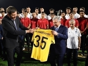 Prezident rekonstruksiya qilingan “Turon” stadionini borib ko‘rdi
