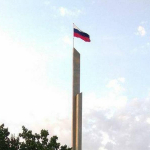 ДХРда Россия байроғи кўтарилди