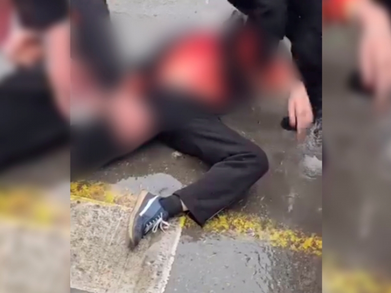 Andijonda 17 yoshli o‘smir tanishini pichoqlab o‘ldirdi (video) 