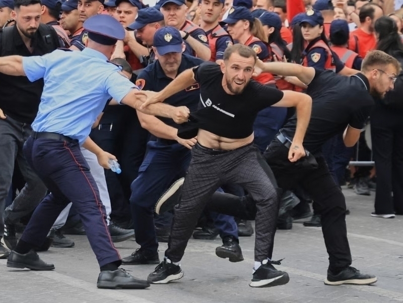 Prezidentning kuyovi tomonidan quriladigan sohil kurortiga qarshi namoyishlar avj oldi