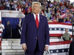 Tramp ba’zi OAVlarning litsenziyalarini bekor qilishni talab qildi