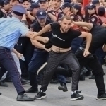 Prezidentning kuyovi tomonidan quriladigan sohil kurortiga qarshi namoyishlar avj oldi