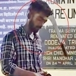 Boshiga chopqi kirib ketgan erkak shifoxonada navbat kutdi (video)