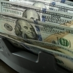 Кетма-кет кўтарилишдан сўнг доллар курси тушди