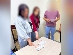 Тошкентда 22 ёшли қизни фоҳишалик учун четга олиб кетаётган аёл ушланди (видео)