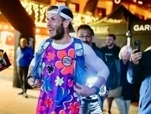 Britaniyalik sportchi ruhiy salomatlik uchun 1 700 km yugurdi