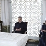 Shavkat Mirziyoyev Islom Karimov qabrini ham ziyorat qildi