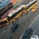 Истанбулда автобус бекатдаги одамларни уриб юборди (видео)