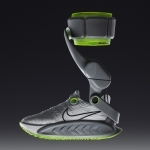 Nike motorli krossovkalarni namoyish etdi