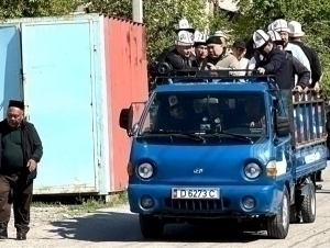 Қурманбек Бакиевнинг Ўзбекистонда вафот этган укаси дафн қилинди (видео)