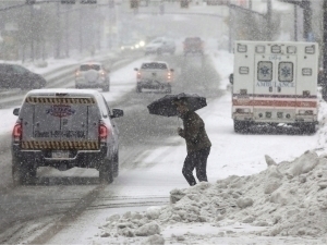 АҚШда кучли қор бўрони оқибатида 1 млндан ортиқ уй электрсиз қолди