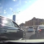 Gentra haydovchisini yo‘lda kaltaklagan ota-o‘g‘ilga hukm o‘qildi