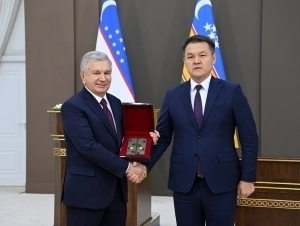 Президент Жўқорғи Кенгес раисига генерал-майор унвонини берди