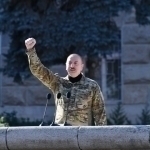 Ilhom Aliyev Qorabog‘da harbiy parad o‘tkazdi