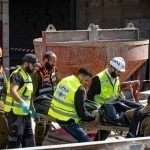 Isroilda raketa zarbasi oqibatida o‘zbekistonlik ishchi halok bo‘ldi