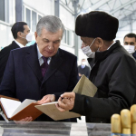 Prezident Farg‘onadagi toshdan qog‘oz ishlab chiqarish korxonasi bilan tanishdi