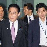 Kisida o‘g‘lini ishdan olishiga sabab bo‘lgan rasmlar tarqaldi (foto)