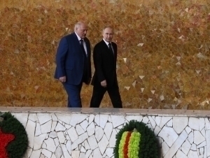 Трамп Путинни кўндириш учун Лукашенкодан фойдаланмоқчи – ОАВ