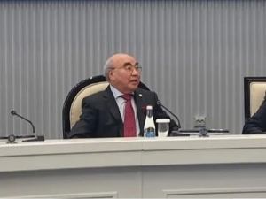 Акаев Қирғизистонга қайтиб Жапаровнинг сиёсати ҳақида гапирди (видео)