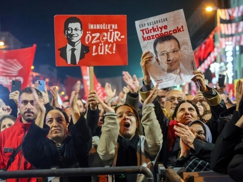 Qamoqdagi Istanbul sobiq meri Imomo‘g‘li yangi muxolifat partiyasiga qo‘shildi