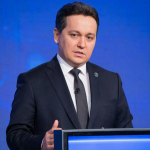 Munozara davom etadi. Sherzod Shermatov rus tiliga rasmiy til maqomini berish bo‘yicha qarshi fikr bildirdi