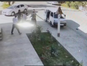 Group of young men quarreled on the street in Jizzakh (video)