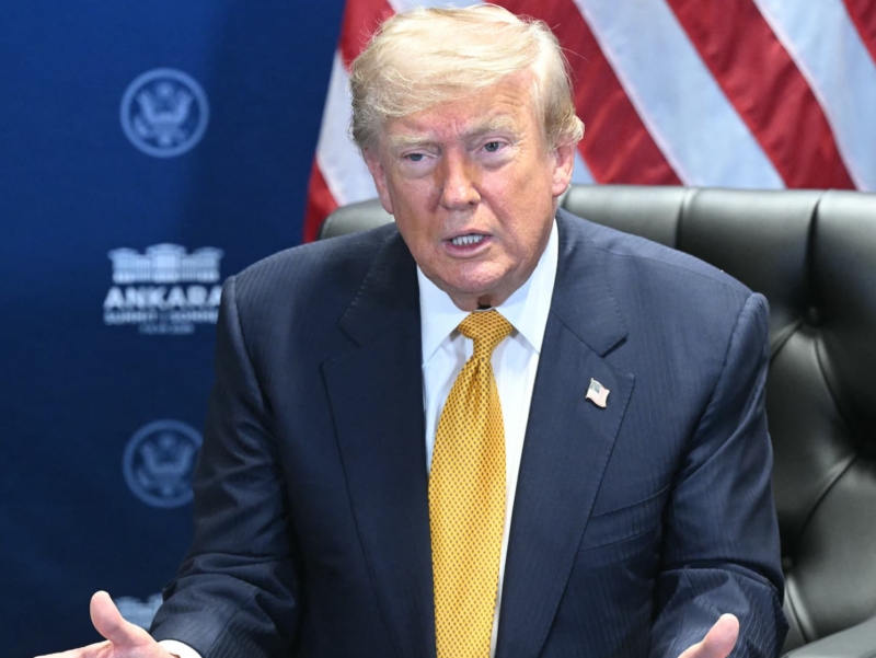 Трамп Эрон билан келишувни, Испания билан эса савдони тўхтатишни буюрди