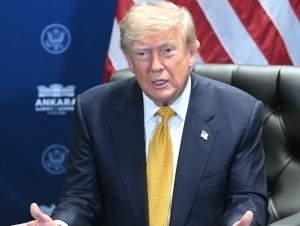 Трамп Эрон билан келишувни, Испания билан эса савдони тўхтатишни буюрди