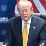 Трамп Эрон билан келишувни, Испания билан эса савдони тўхтатишни буюрди