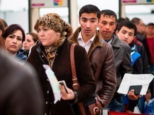 How many Uzbeks moved abroad in 2022