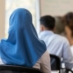 Avstriyada 14 yoshgacha bo‘lgan qizlarga hijob taqiqlanib, jarima belgilandi