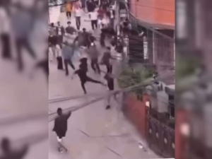 Nepal Moliya vaziri olomon tomonidan kaltaklandi (video)