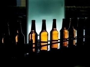 Қашқадарёда истеъмолга яроқсиз алкоголь сотаётганлар ушланди (видео)