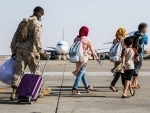 АҚШ Қатардаги Афғон қочқинлар лагерини ёпади