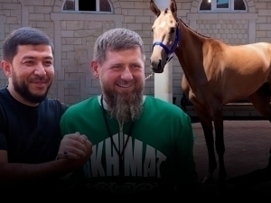 Kadyrov presents Mirziyoyev with thoroughbred horses for his birthday