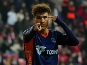 Shomurodov Turkiyada to‘purarga aylanib oldi