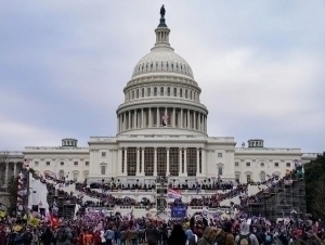 Капитолийга ҳужум қилган Трамп тарафдори 20 йилга қамалди