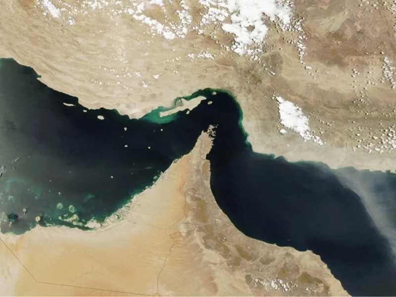 Eron Hormuz orqali o‘tishning yangi qoidalarini joriy qildi