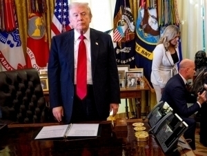 Трамп барча фуқароларига 2 минг доллардан беришни ваъда қилди 