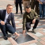 Zelenskiy Polsha Prezidentini yer bilan bir qildi