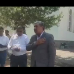 “Oyog‘i yerdan uzilgan” hokim uzr so‘rayman deb, yana “qovun tushirdi” (video)