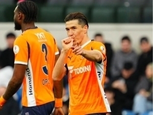 Shomurodov dubl qayd etgan o‘yinda “Istanbul Bashakshehir” yirik hisobda g‘alaba qozondi (video)