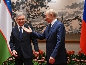 Putin va Mirziyoyev tik oyoqda suhbatlashdi 
