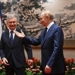 Putin va Mirziyoyev tik oyoqda suhbatlashdi 