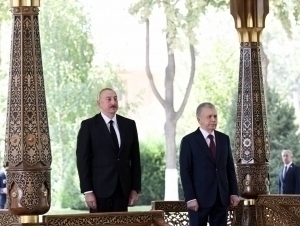 Ilham Aliyev was welcomed at “Kuksaroy” (video)