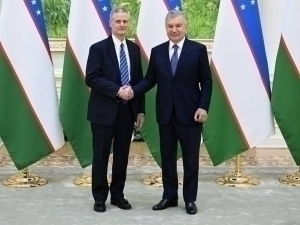 Mirziyoyev Oxirzamon avliyolari cherkovi oqsoqoli bilan ko‘rishdi