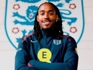 Спенс Англия термасидаги биринчи мусулмон футболчи сифатида тарих ёзмоқда